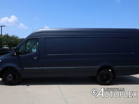 Used 2022 Mercedes-Benz Sprinter 4500 image 8