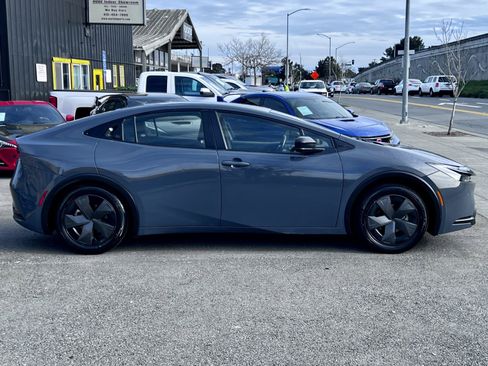 Used 2023 Toyota Prius LE image 4