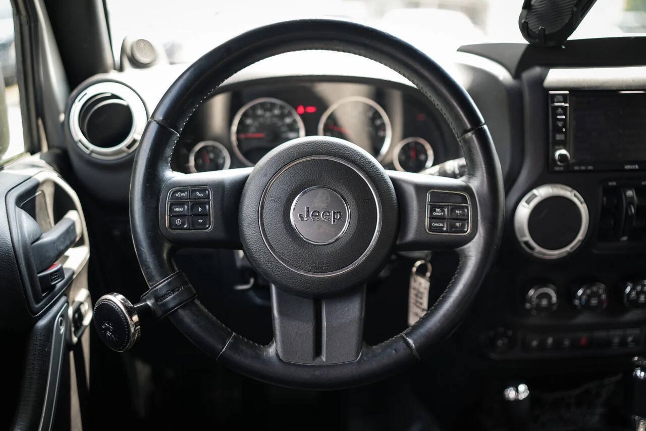 Used 2012 Jeep Wrangler Unlimited Rubicon w/ Dual Top Group AWD/4WD image 36
