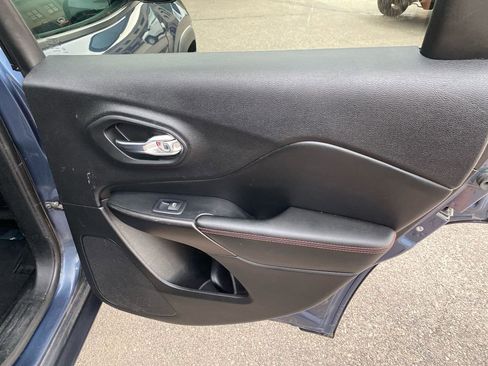 Used 2019 Jeep Cherokee Trailhawk w/ Cold Weather Group image 30