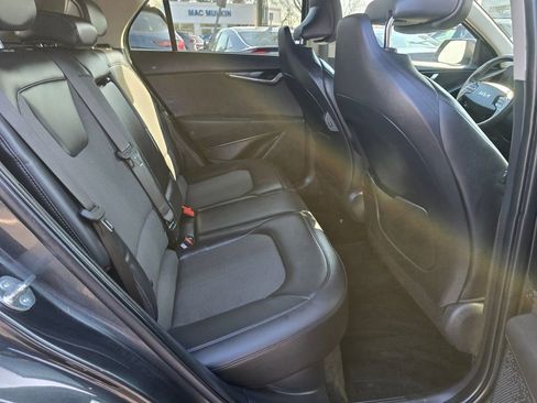 Used 2025 Kia Niro EX FWD image 12