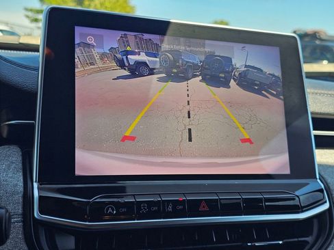 Used 2024 Jeep Compass Latitude image 24