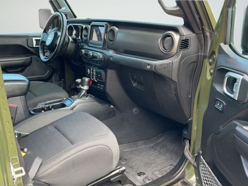 Used 2021 Jeep Gladiator Sport AWD/4WD image 23