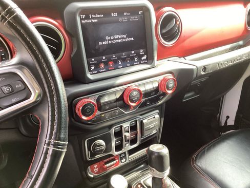 Used 2021 Jeep Wrangler Unlimited Rubicon AWD/4WD image 8