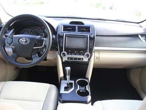 Used 2014 Toyota Camry LE FWD image 16