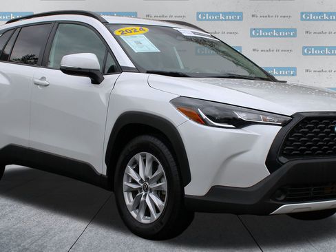 Used 2024 Toyota Corolla Cross LE image 3