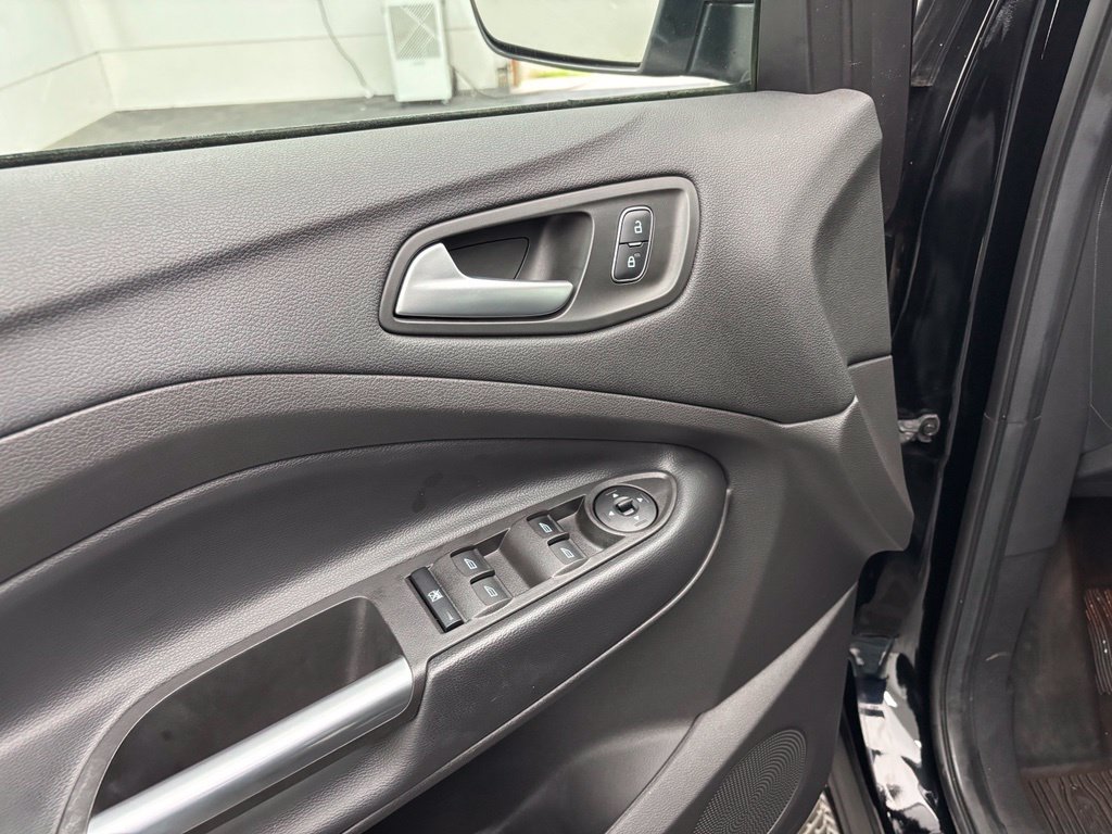 Used 2018 Ford Escape SEL FWD image 18