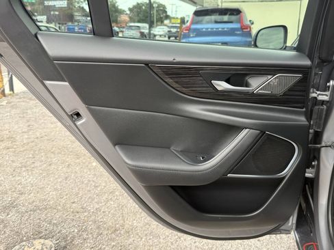Used 2020 Jaguar XE S RWD image 19