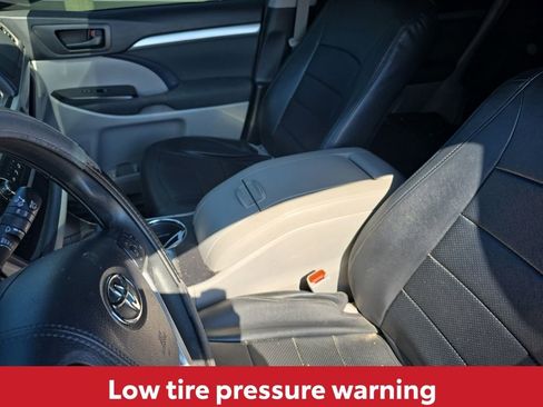 Used 2019 Toyota Highlander LE image 17