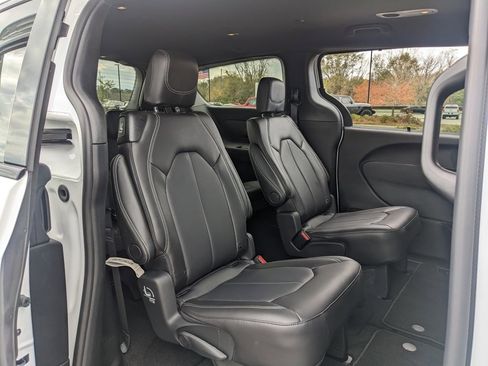 New 2026 Chrysler Pacifica Select image 45