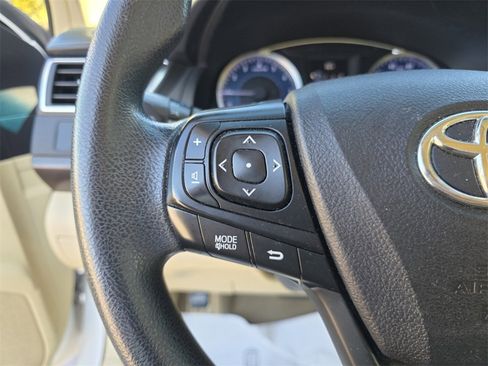 Used 2015 Toyota Camry LE image 28