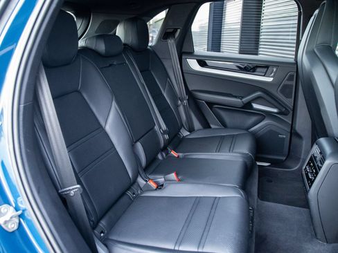 Certified 2026 Porsche Cayenne AWD/4WD image 18
