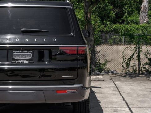 Used 2022 Jeep Wagoneer Series III w/ Premium Group I image 64