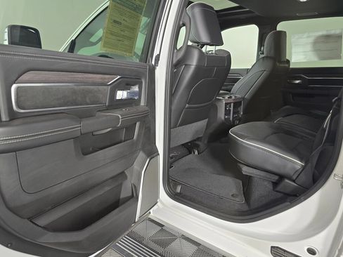 New 2026 RAM 2500 Laramie AWD/4WD image 36