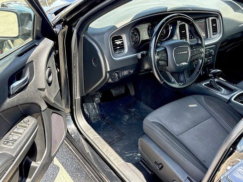 Used 2022 Dodge Charger SXT RWD image 8