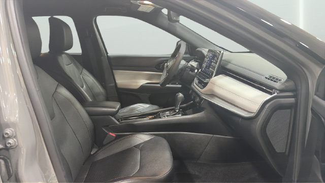 Used 2023 Jeep Compass Limited AWD/4WD image 12
