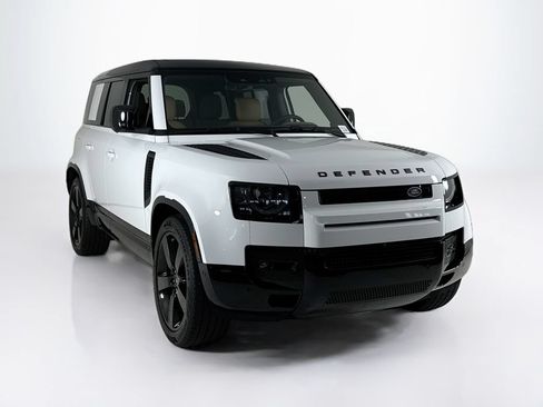 Used 2025 Land Rover Defender 110 X-Dynamic SE AWD/4WD image 7