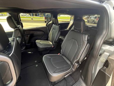 New 2026 Chrysler Pacifica Limited w/ S Appearance Package image 21