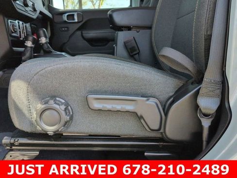 Used 2024 Jeep Wrangler Unlimited image 19