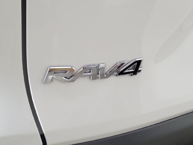Used 2025 Toyota RAV4 LE AWD/4WD image 9