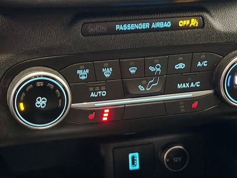 Used 2020 Ford Escape SE image 19