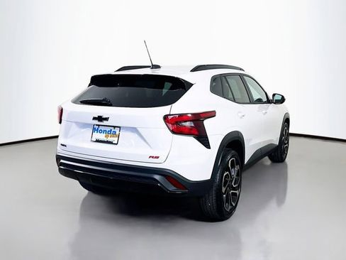 Used 2024 Chevrolet Trax RS w/ Sunroof Package image 9