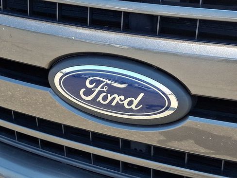 Used 2018 Ford F150 XLT w/ Equipment Group 301A Mid AWD/4WD image 10
