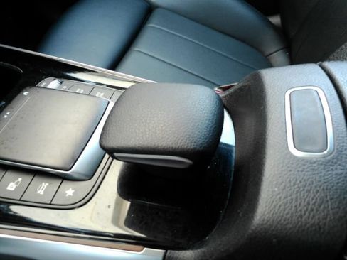 Used 2021 Mercedes-Benz GLB 250 w/ Premium Package image 47