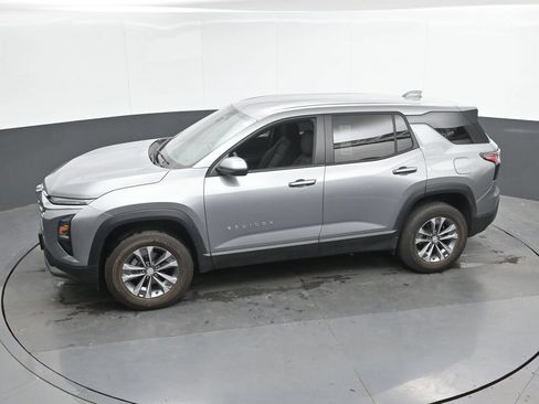 Used 2025 Chevrolet Equinox LT FWD image 32