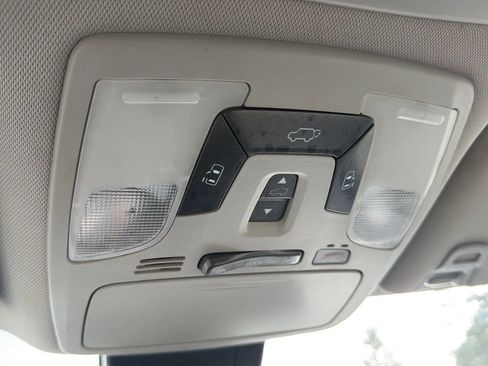 Used 2018 Toyota Sienna XLE FWD image 19