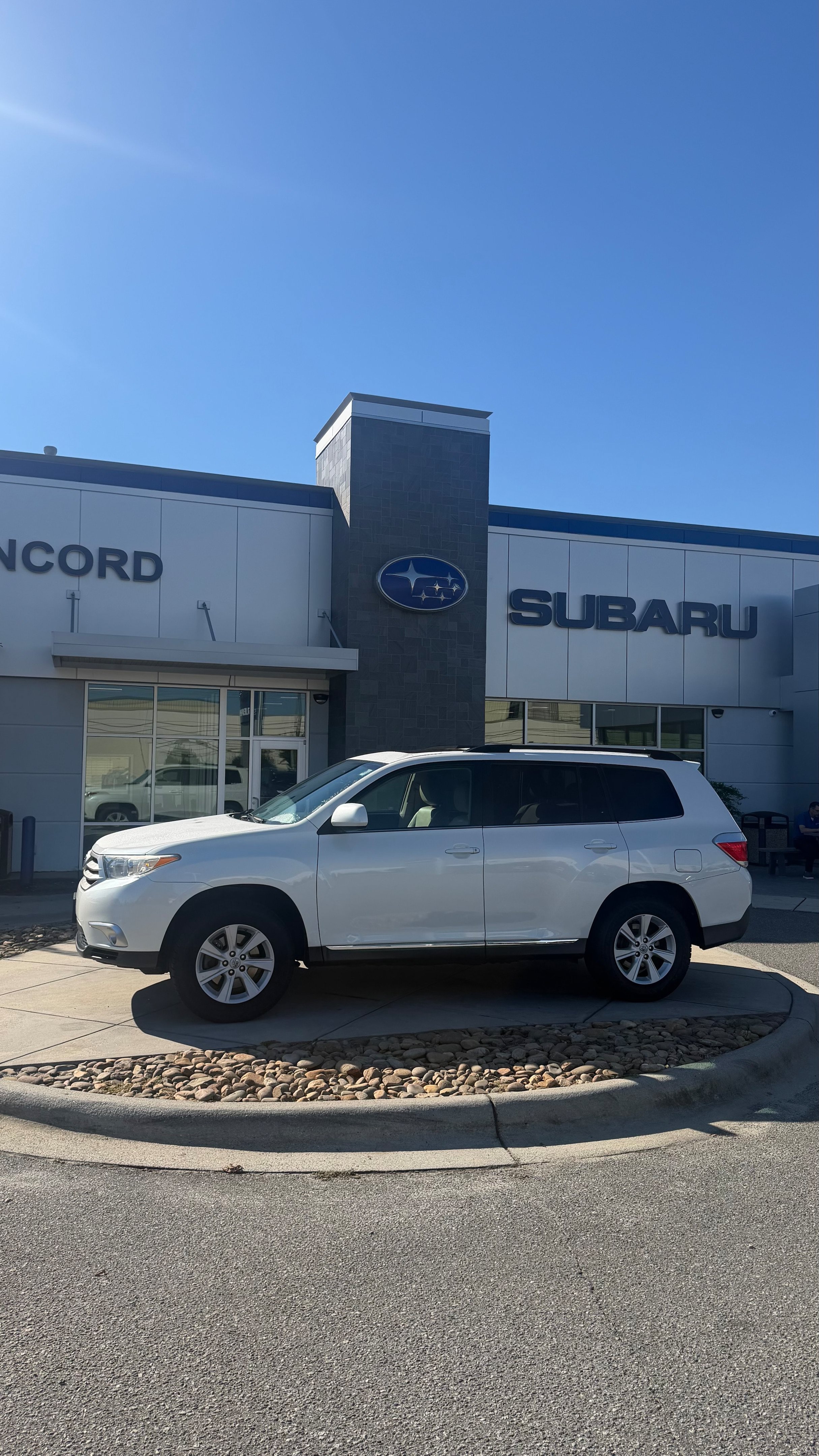 Used 2013 Toyota Highlander SE FWD image 1