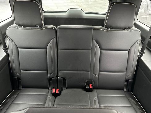 Used 2024 GMC Yukon XL SLT image 13
