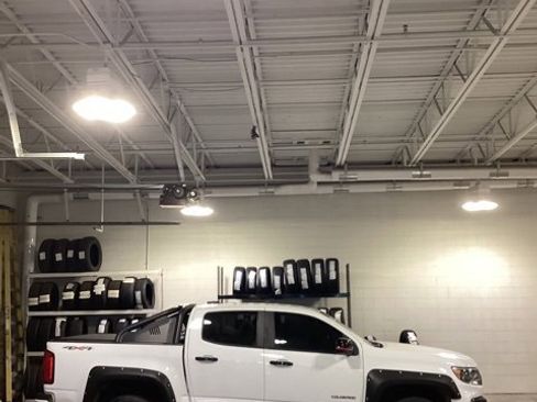 Used 2022 Chevrolet Colorado LT w/ Redline Special Edition image 8