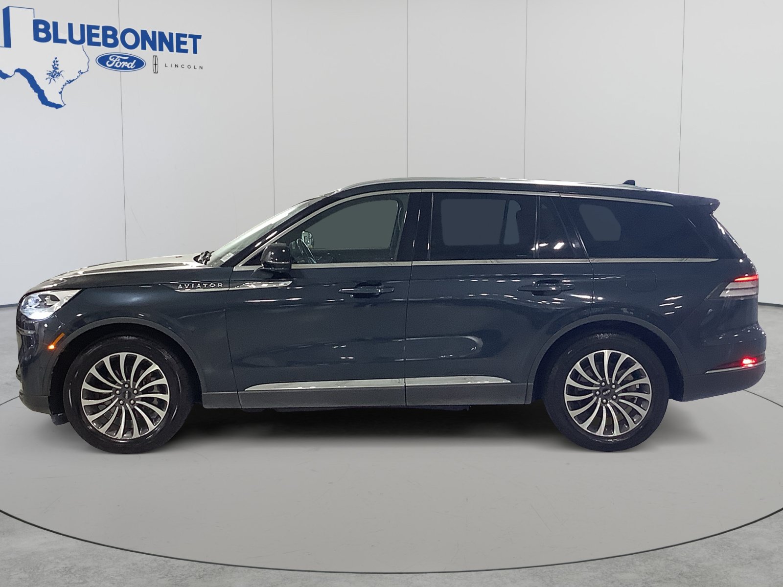 Used 2022 Lincoln Aviator Reserve w/ Equipment Group 201A RWD image 7