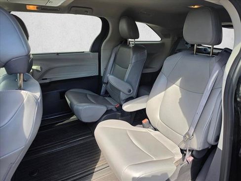 Used 2022 Toyota Sienna XLE w/ XLE Plus Package AWD/4WD image 15