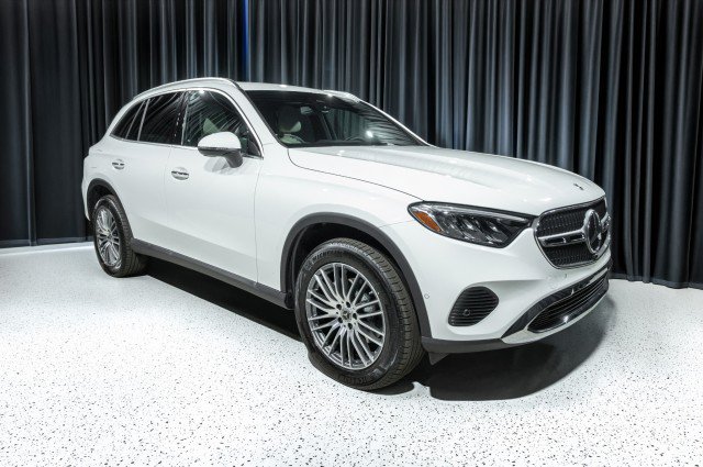 Used 2026 Mercedes-Benz GLC 300 image 3