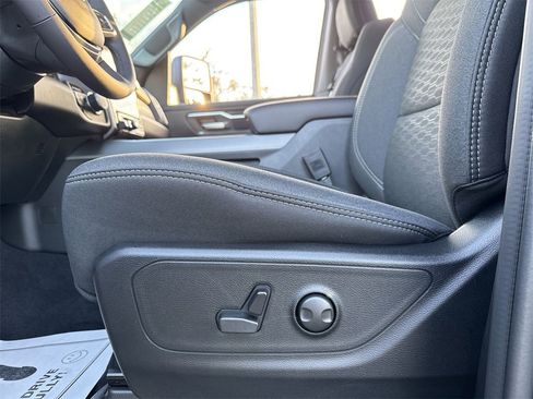 New 2026 RAM 1500 4x4 Crew Cab image 11