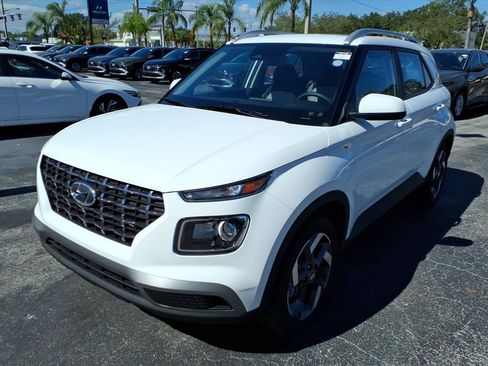 New 2026 Hyundai Venue SEL image 3