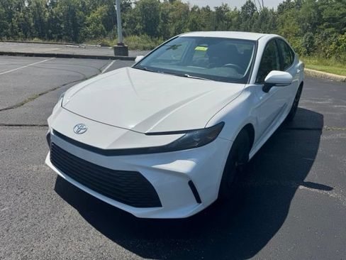 Used 2026 Toyota Camry LE w/ Convenience Package FWD image 7