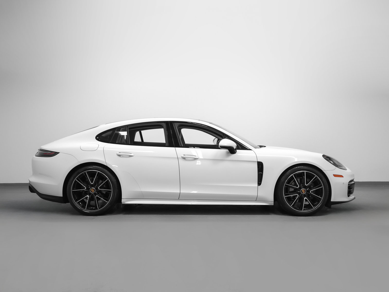 Certified 2023 Porsche Panamera Platinum Edition RWD image 11