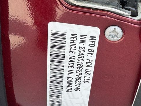 Used 2023 Chrysler Pacifica Touring-L FWD image 31