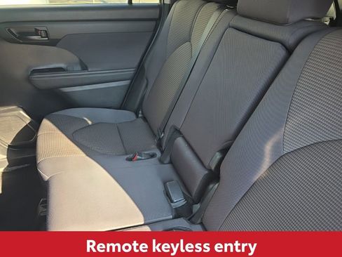 Used 2024 Toyota Highlander LE image 18