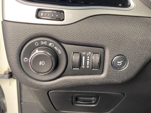 Used 2019 Jeep Cherokee High Altitude FWD image 31