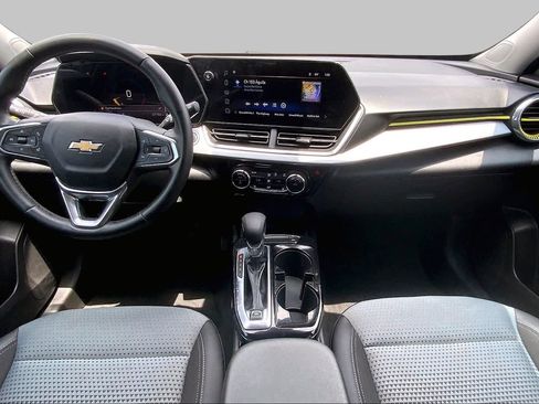Certified 2024 Chevrolet Trax LT w/ Sunroof Package FWD image 16