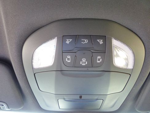 Used 2026 Chrysler Pacifica Select FWD image 39