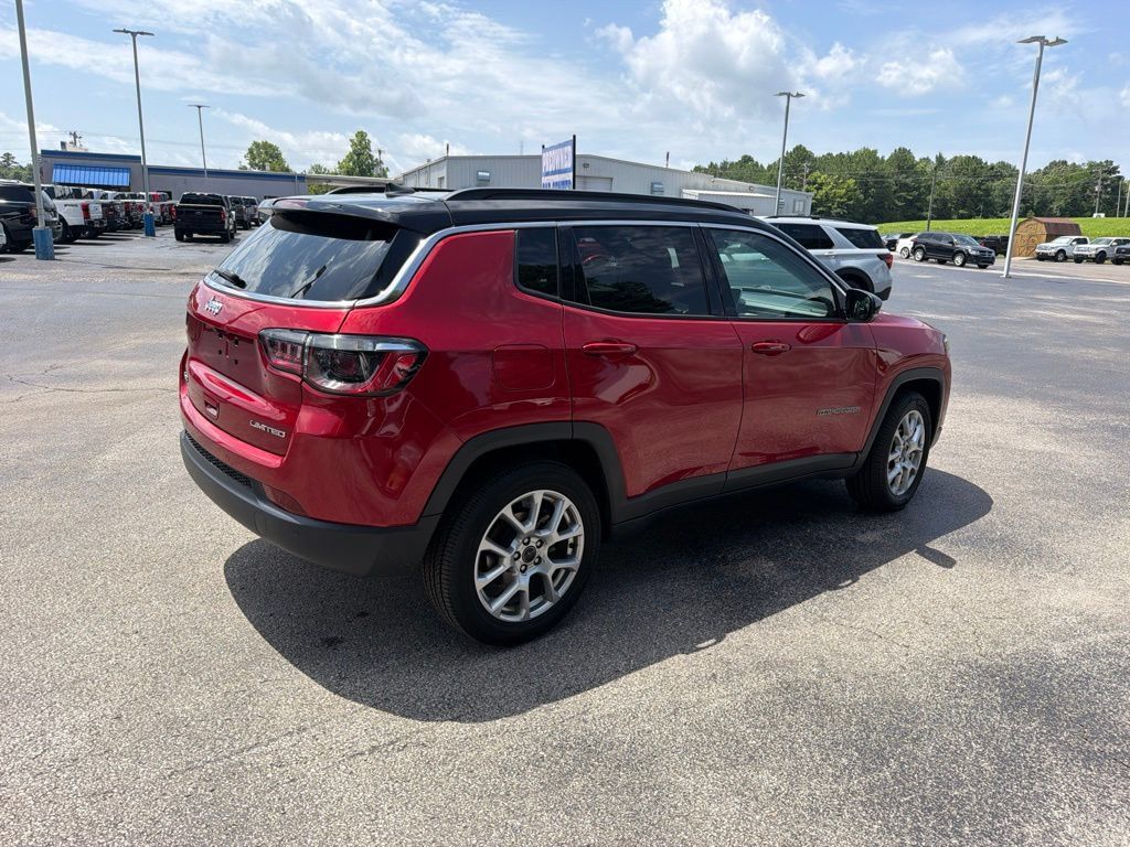 Used 2025 Jeep Compass Limited AWD/4WD image 3