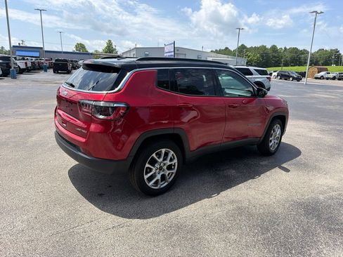 Used 2025 Jeep Compass Limited AWD/4WD image 3