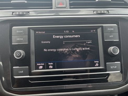 Used 2018 Volkswagen Tiguan S image 24