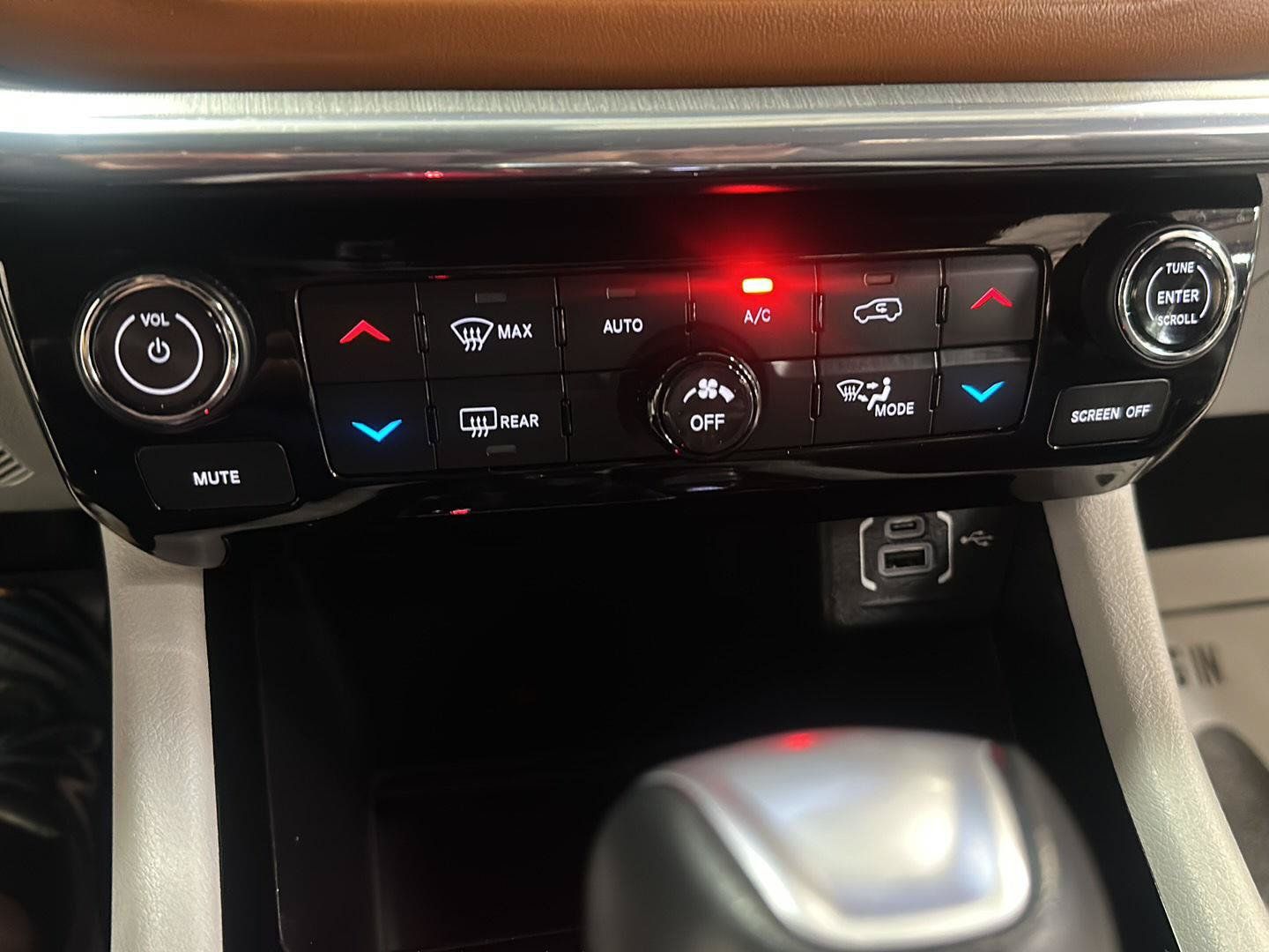 Certified 2023 Jeep Compass Limited w/ Elite Group AWD/4WD image 24
