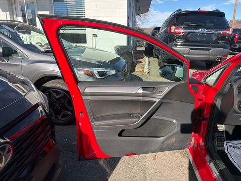 Used 2017 Volkswagen Golf Alltrack SEL image 16